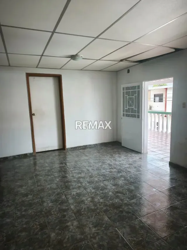 CASA DE 2 PLANTAS BARRIO SAN JOSE . MARACAY - 12