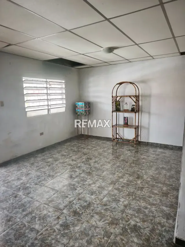 CASA DE 2 PLANTAS BARRIO SAN JOSE . MARACAY - 13