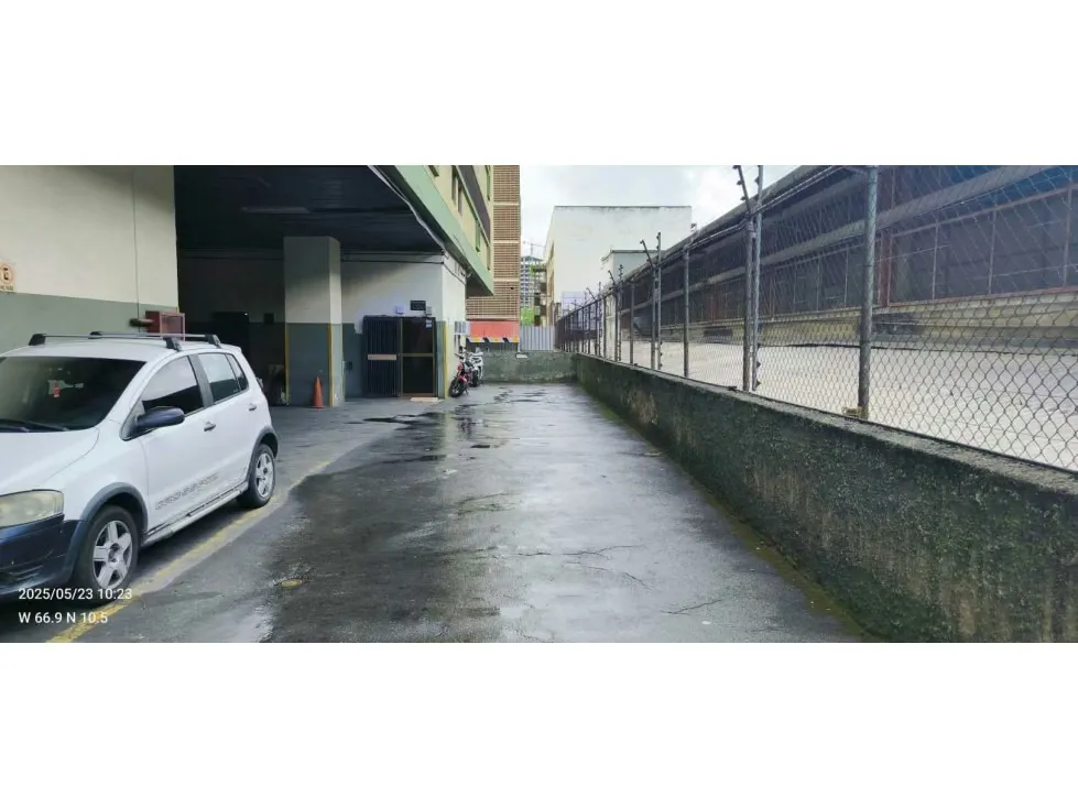 Alquilo Local 400m2 Los Cortijos de Lourdes 7641 - 22