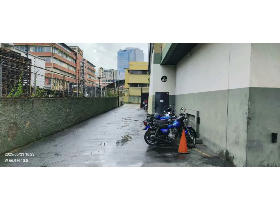 Alquilo Local 400m2 Los Cortijos de Lourdes 7641 - 23