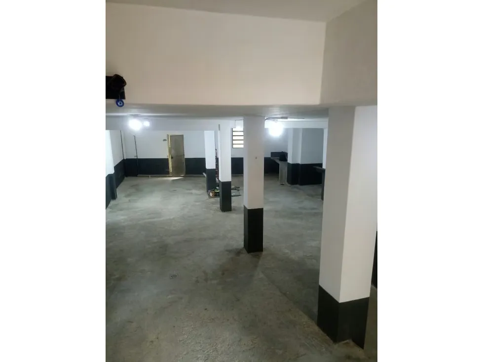 Oficina en alquiler con excelente ubicación Urb Buena Vista - 12
