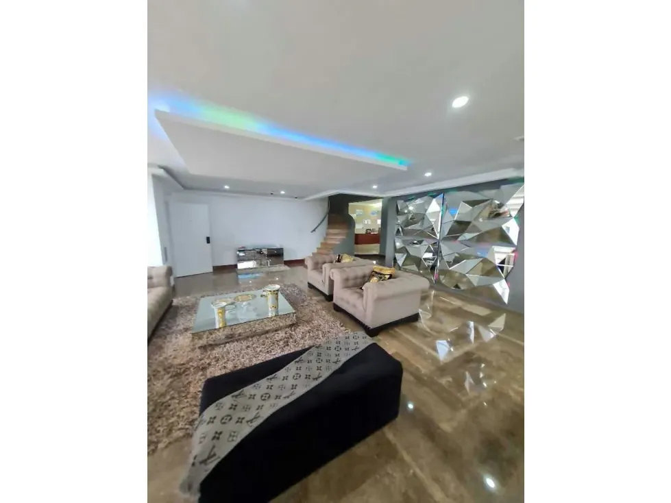 Venta PH 550+80m2 Colinas de San Roman 6878 - 5