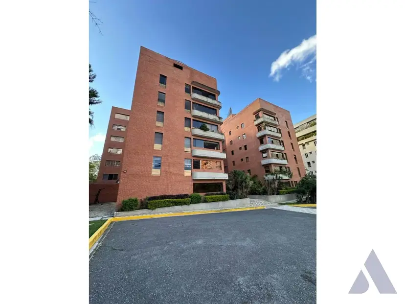 Alquilo apartamento amoblado en calle cerrada 120m2 Los Samanes 8499
