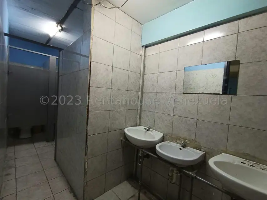 Comercial (Edificio) en Alquiler en Guarenas, Miranda - 17