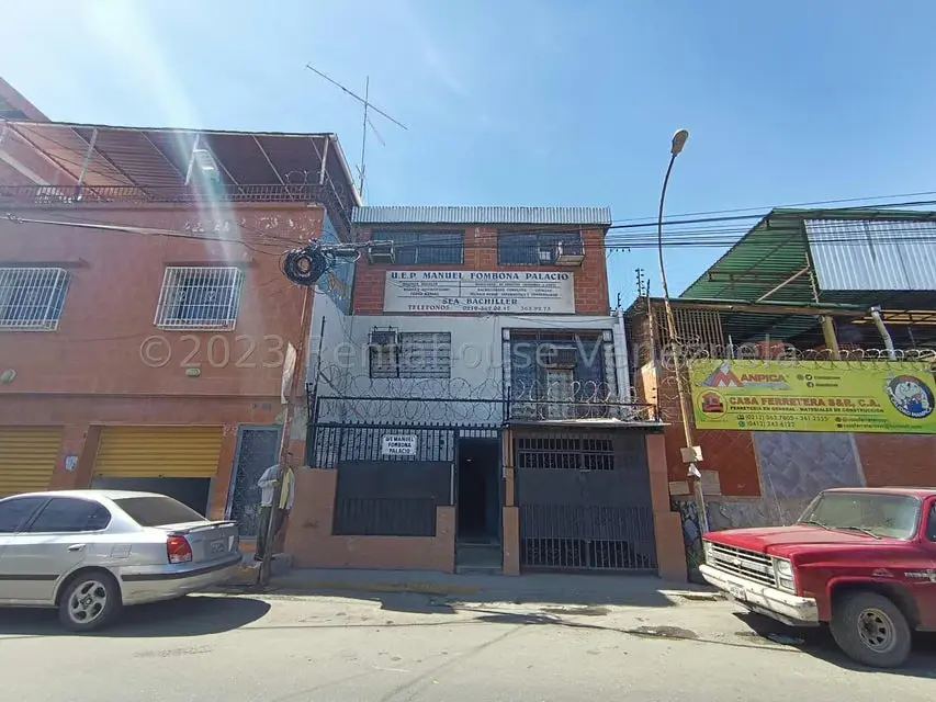 Comercial (Edificio) en Alquiler en Guarenas, Miranda - 2