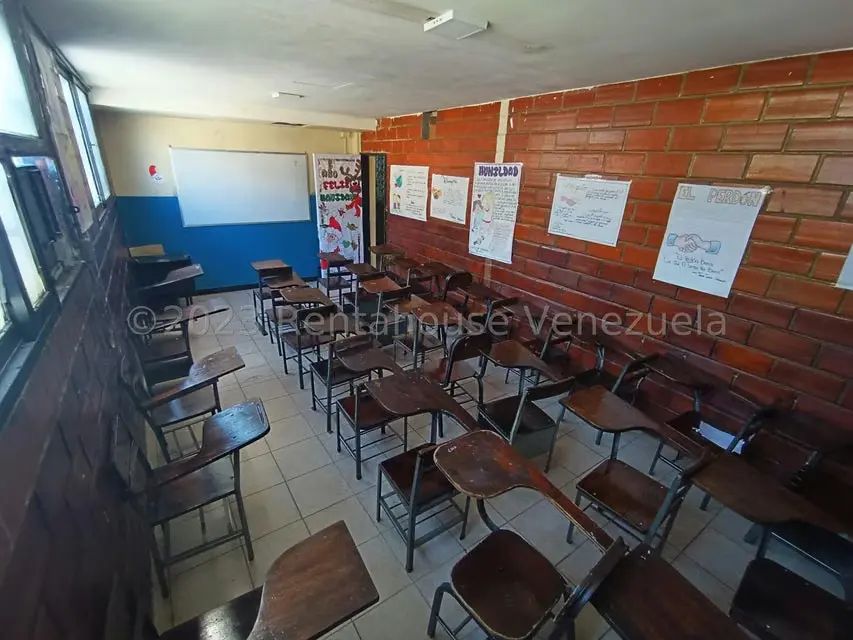 Comercial (Edificio) en Alquiler en Guarenas, Miranda - 35