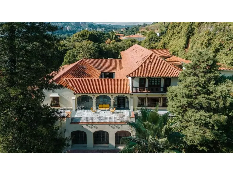 Se vende casa 1800m2 Valle Arriba