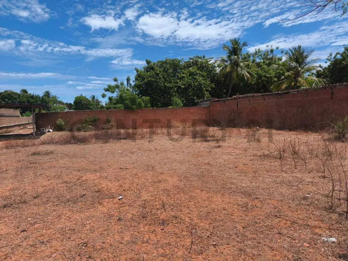 TERRENO TAPIADO, MUY CERCA DE PARQUE EL AGUA Y DE LA PLAYA EL CARDON - 2