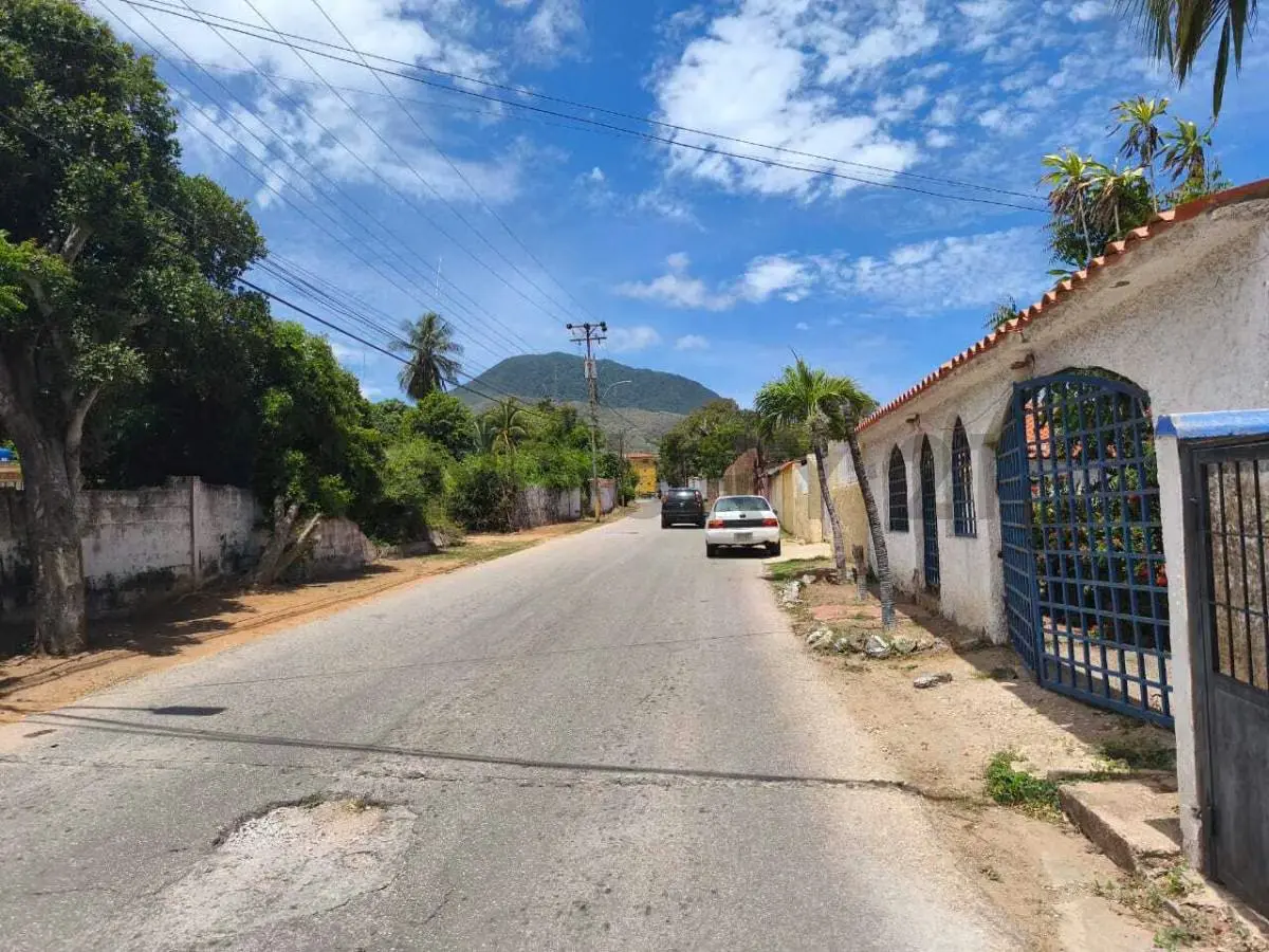 TERRENO TAPIADO, MUY CERCA DE PARQUE EL AGUA Y DE LA PLAYA EL CARDON - 4