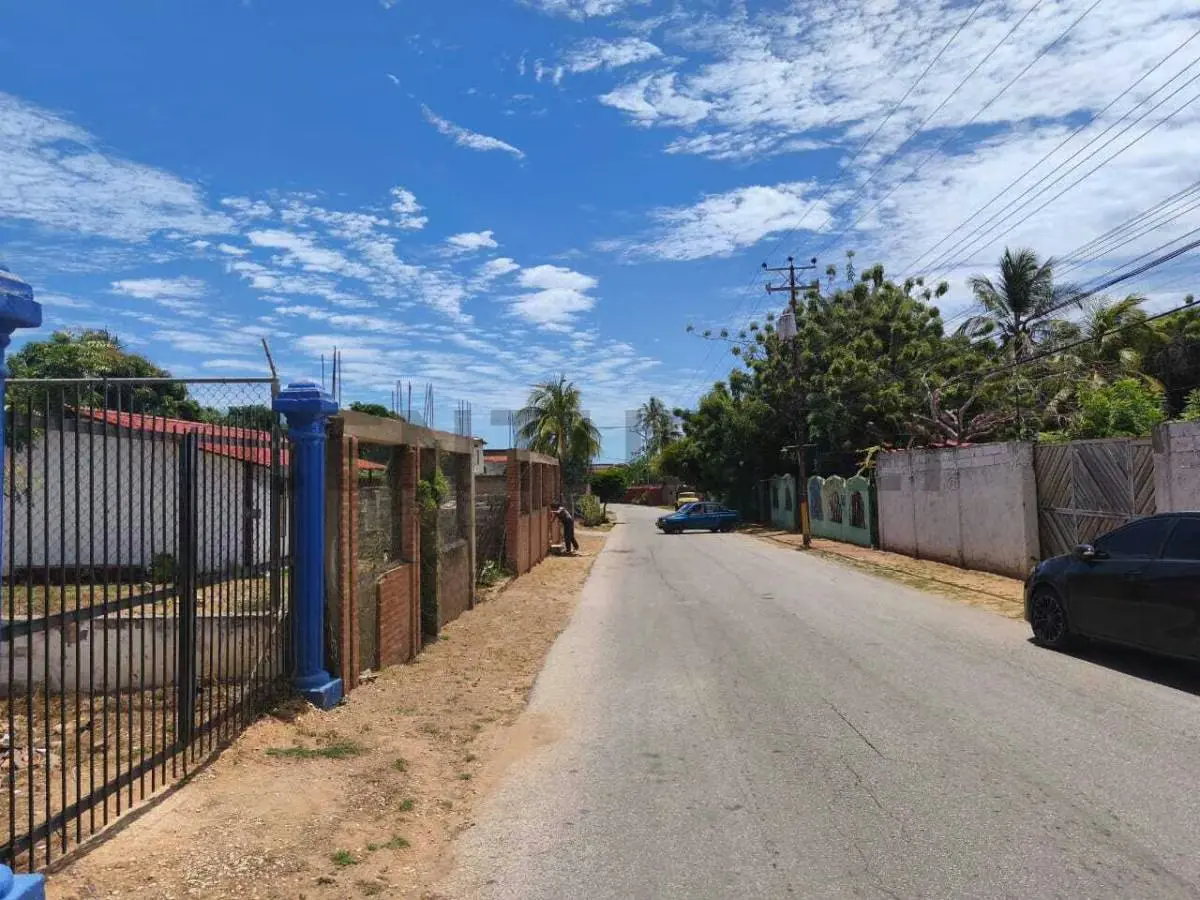 TERRENO TAPIADO, MUY CERCA DE PARQUE EL AGUA Y DE LA PLAYA EL CARDON - 5