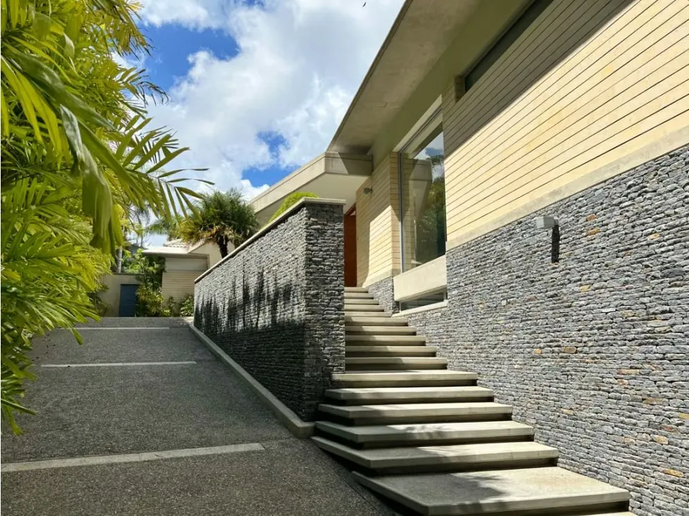 Casa en venta a estrenar con piscina en La Lagunita - 2