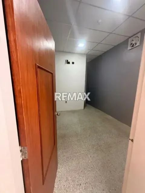 Se vende un local comercial de 15.83 metros cuadrados ubicado en el Centro Comercial Anaya, en la zona centro de Cabudare. - 3
