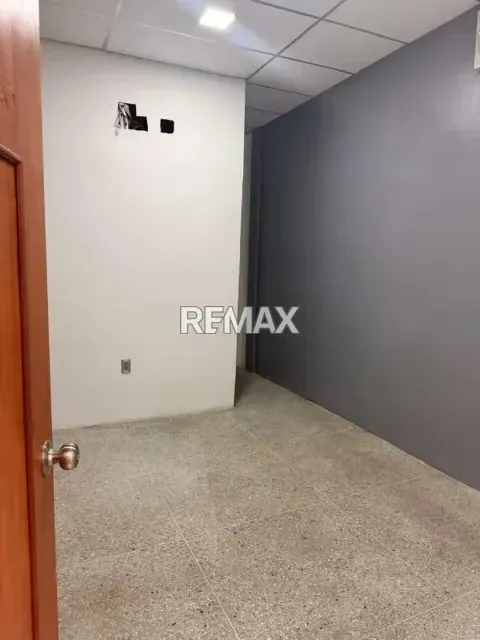Se vende un local comercial de 15.83 metros cuadrados ubicado en el Centro Comercial Anaya, en la zona centro de Cabudare. - 5
