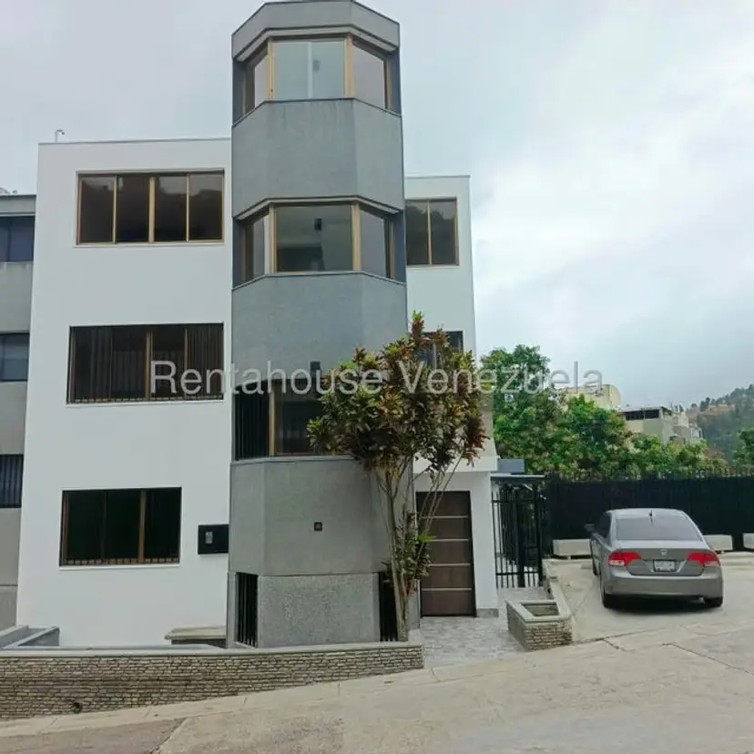 Casa (Multipes Niveles) en Venta en Lomas de Prados del Este, Distrito Metropolitano