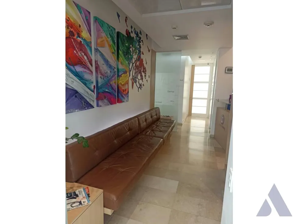 Se vende consultorio 118m2 La Trinidad 3405