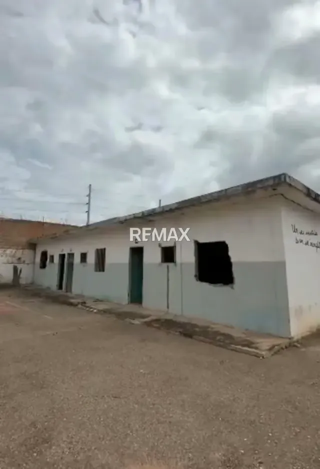 Se vende Edificio Comercial - 2