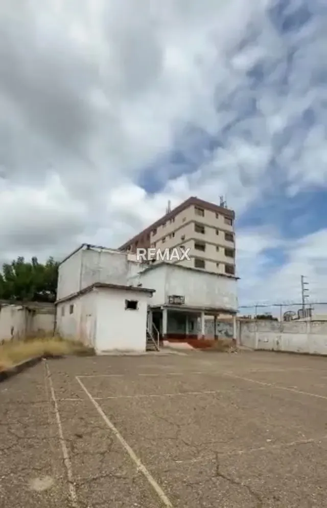 Se vende Edificio Comercial - 5
