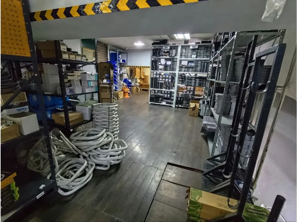 EN VENTA FONDO DE COMERCIO EN CALLE SUCRE CHACAO - 15