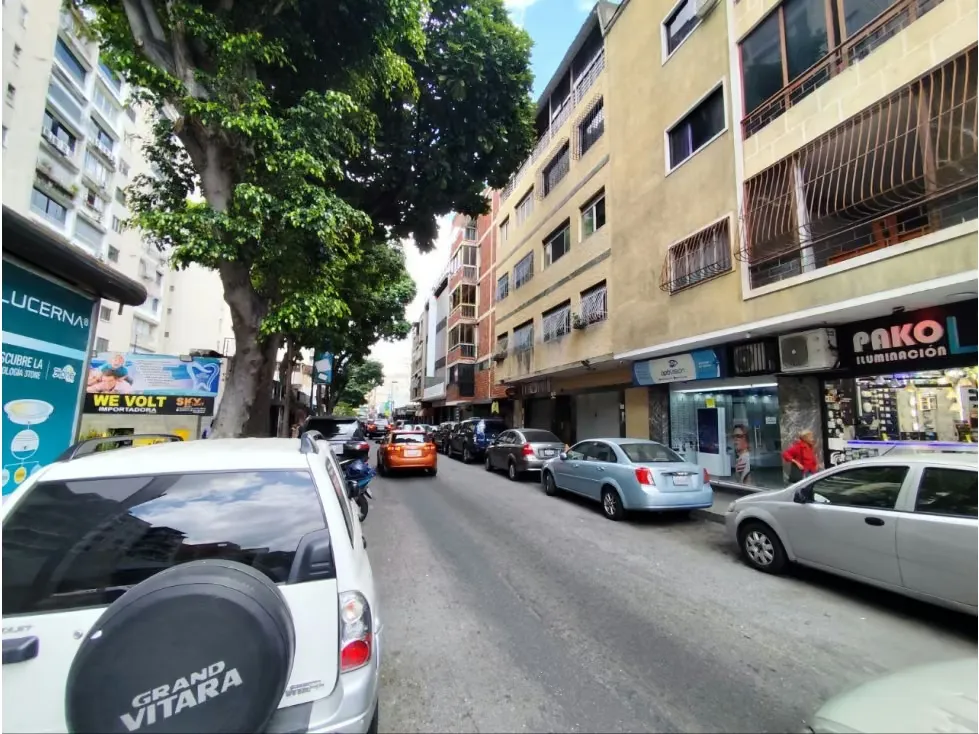 EN VENTA FONDO DE COMERCIO EN CALLE SUCRE CHACAO - 19