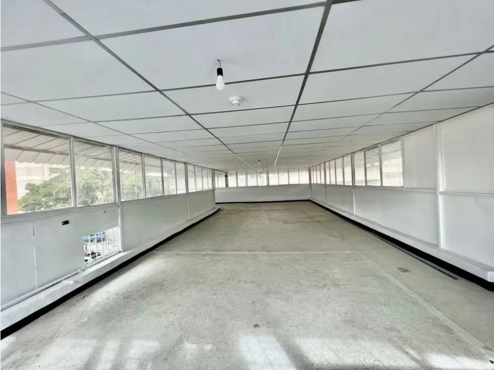 Se alquila local 207m2 2b Los Dos Caminos - 12