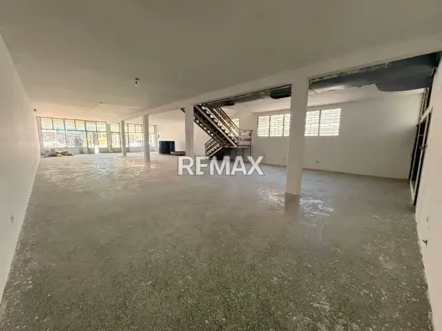 LOCAL COMERCIAL EN ALQUILER EN CIUDAD OJEDA, Ubicado en el Casco Central de la Ciudad, Avenida Bolívar,