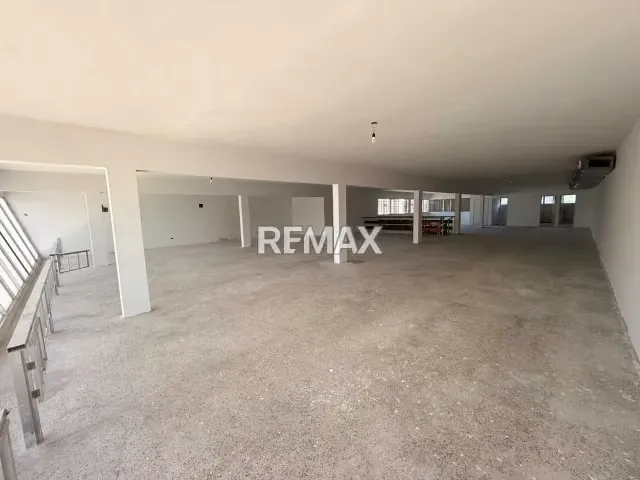 LOCAL COMERCIAL EN ALQUILER EN CIUDAD OJEDA, Ubicado en el Casco Central de la Ciudad, Avenida Bolívar, - 11