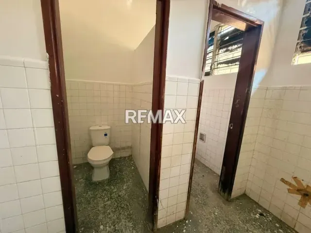 LOCAL COMERCIAL EN ALQUILER EN CIUDAD OJEDA, Ubicado en el Casco Central de la Ciudad, Avenida Bolívar, - 12