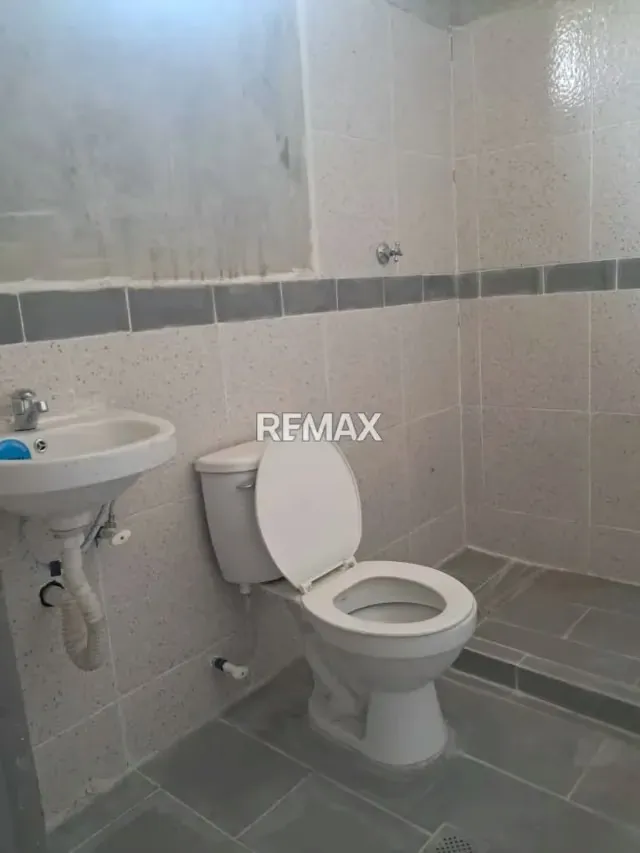 Alquiler de amplio Local Comercial en plena Avenida Florencio Jimenez con gran flujo vehivular y peatonal - 5