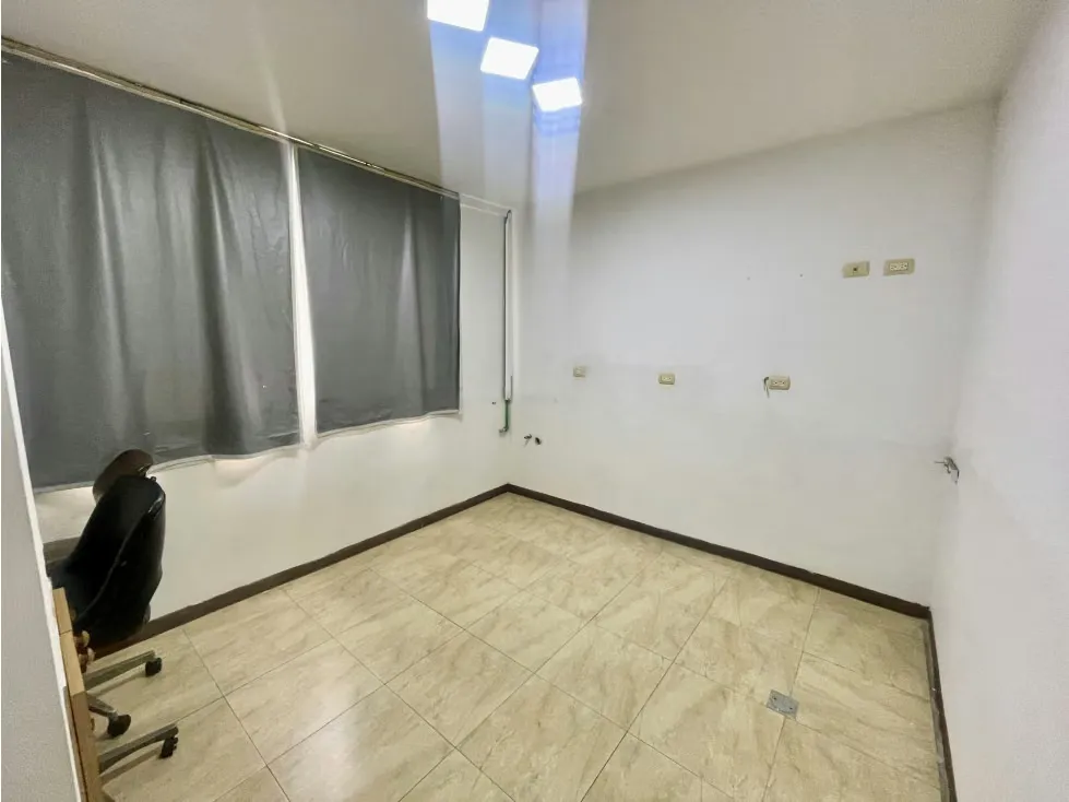 Alquilo consultorio/oficina médica 55m2 El Rosal 1277 - 2