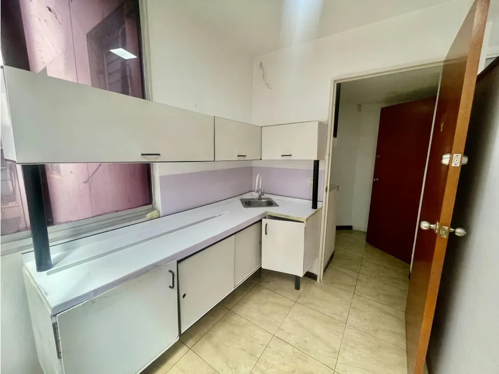 Alquilo consultorio/oficina médica 55m2 El Rosal 1277 - 6