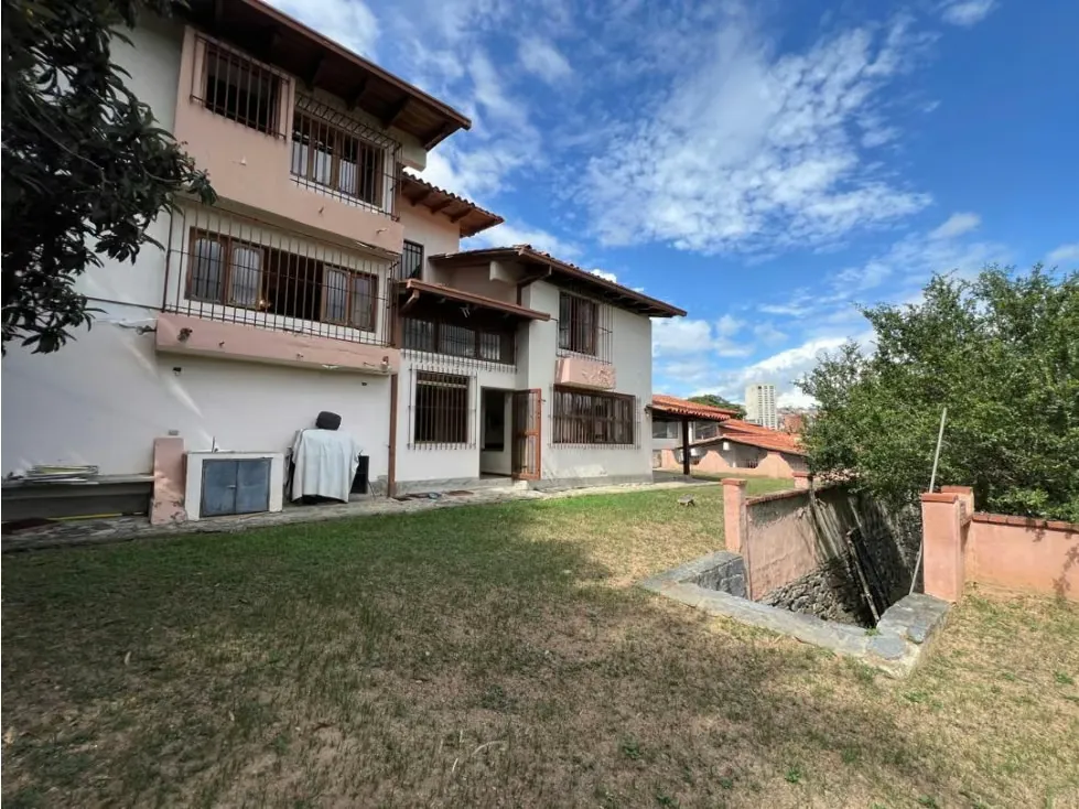 Se vende casa 842,83m² 4h+s/4.5b+s/4p Prados del Este - 2