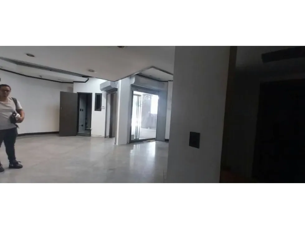 Alquilo local comercial a nivel calle 63+50m2 de terraza El Rosal 9509 - 12