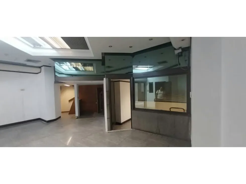 Alquilo local comercial a nivel calle 63+50m2 de terraza El Rosal 9509 - 20