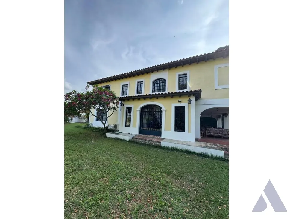 Vendo casa para remodelar 450m2 Colinas de Tamanaco 4455