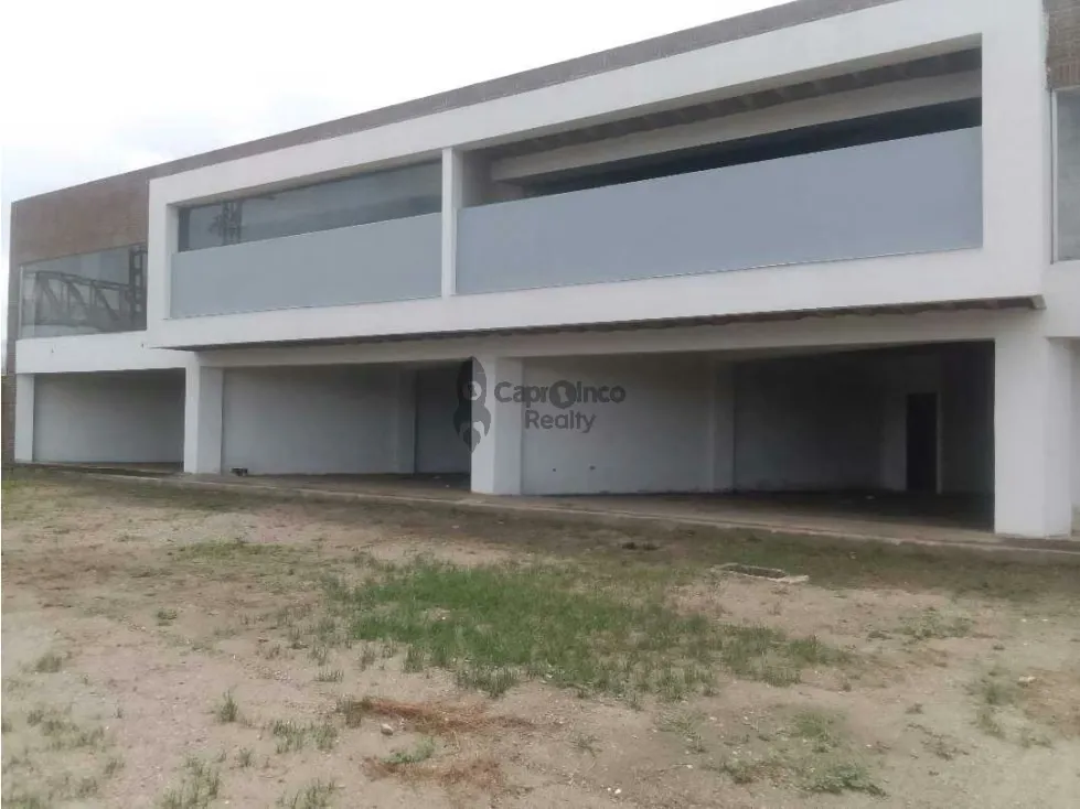 Venta de Galpón de 6000m2 Cercano al Aeropuerto de Valencia