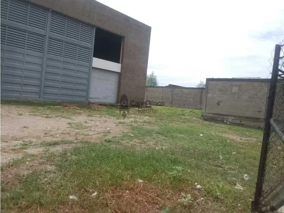 Venta de Galpón de 6000m2 Cercano al Aeropuerto de Valencia - 9
