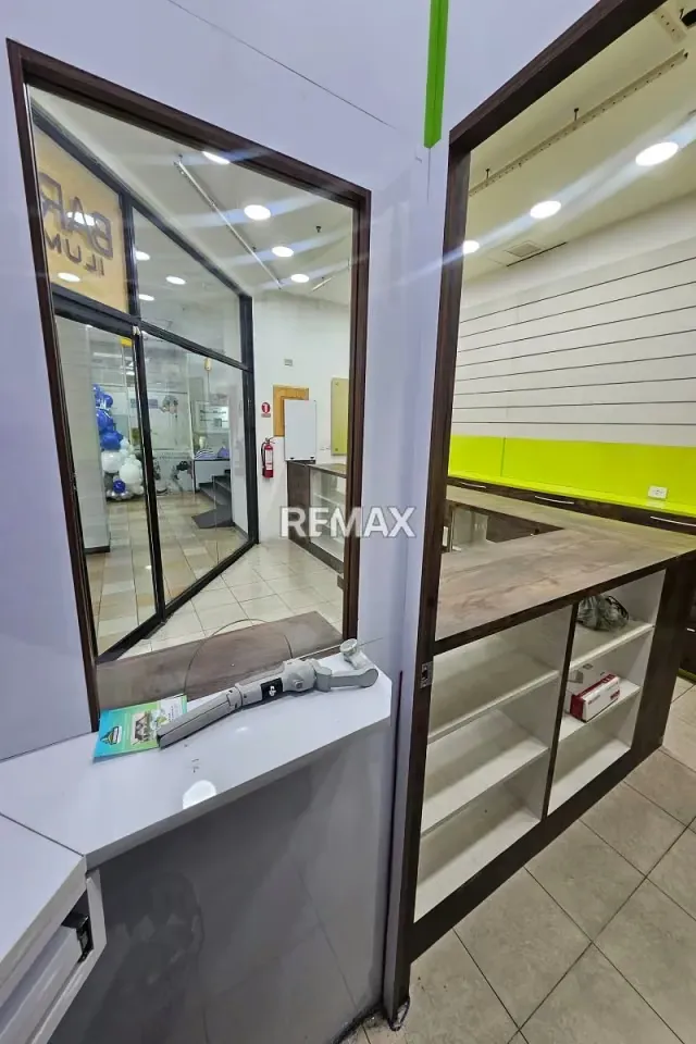 Oportunidad Estratégica: Local Comercial en venta C.C. Metrocenter - 16