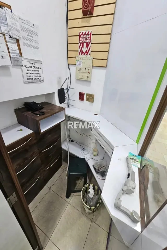 Oportunidad Estratégica: Local Comercial en venta C.C. Metrocenter - 17