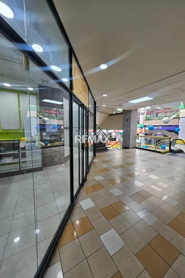 Oportunidad Estratégica: Local Comercial en venta C.C. Metrocenter - 5