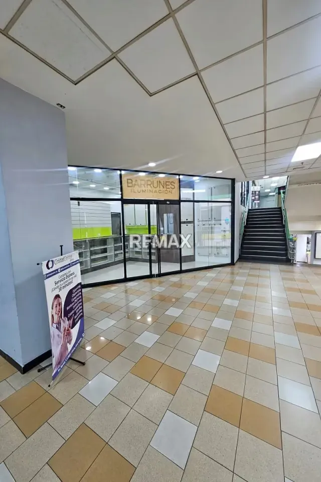 Oportunidad Estratégica: Local Comercial en venta C.C. Metrocenter - 6