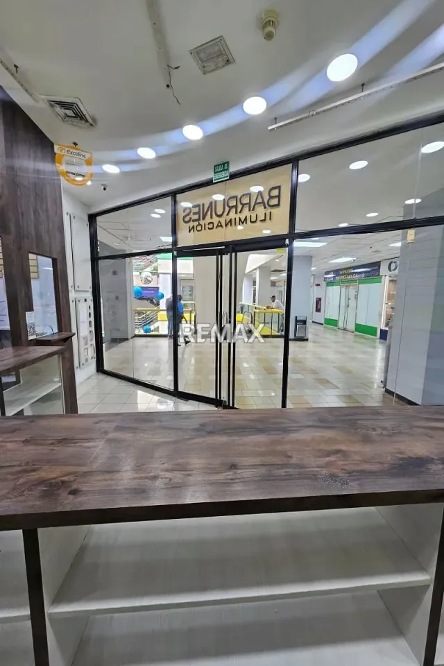 Oportunidad Estratégica: Local Comercial en venta C.C. Metrocenter - 8