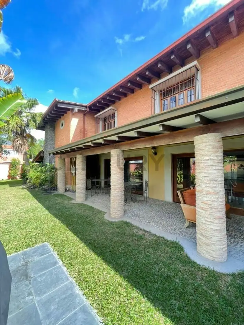 Vendo casa en La Lagunita Country Club, conjunto cerrado con vigilancia
