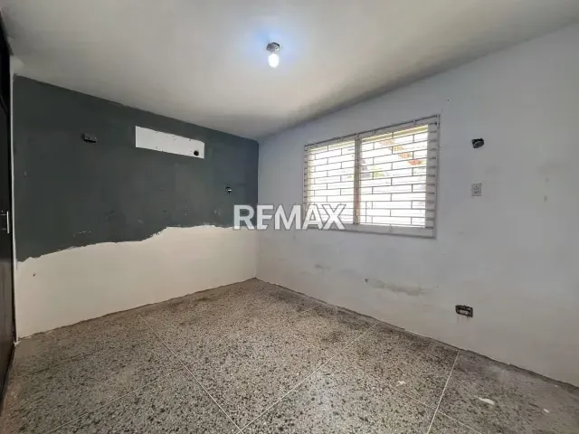 Casa para remodelar en la Urbanización Monte Bello, zona norte. - 12