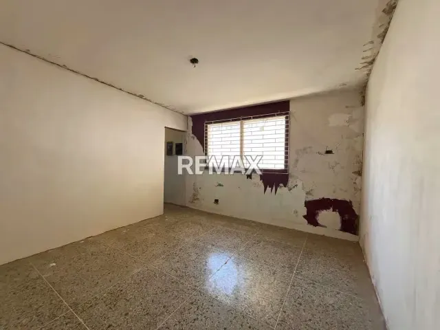 Casa para remodelar en la Urbanización Monte Bello, zona norte. - 8