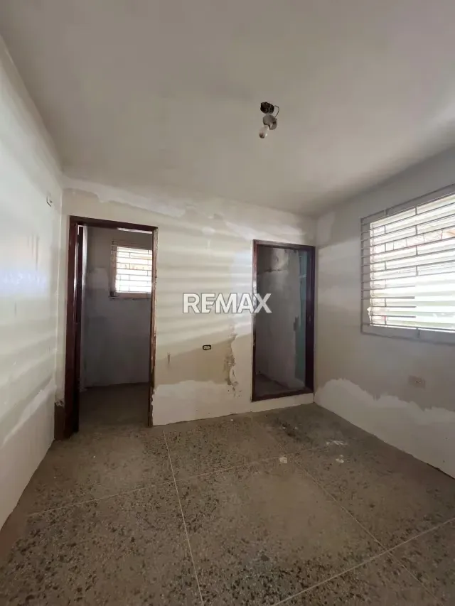 Casa para remodelar en la Urbanización Monte Bello, zona norte. - 10