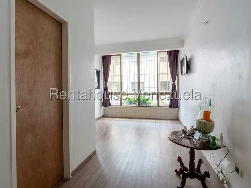 Apartamento (1 Nivel) en Alquiler en Colinas de Bello Monte, Distrito Metropolitano - 2