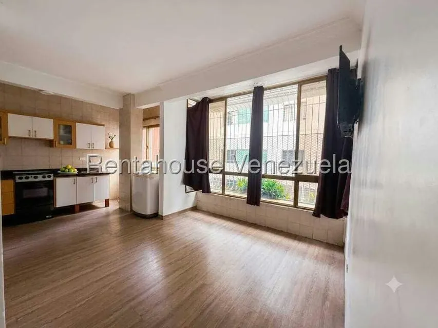 Apartamento (1 Nivel) en Alquiler en Colinas de Bello Monte, Distrito Metropolitano - 4