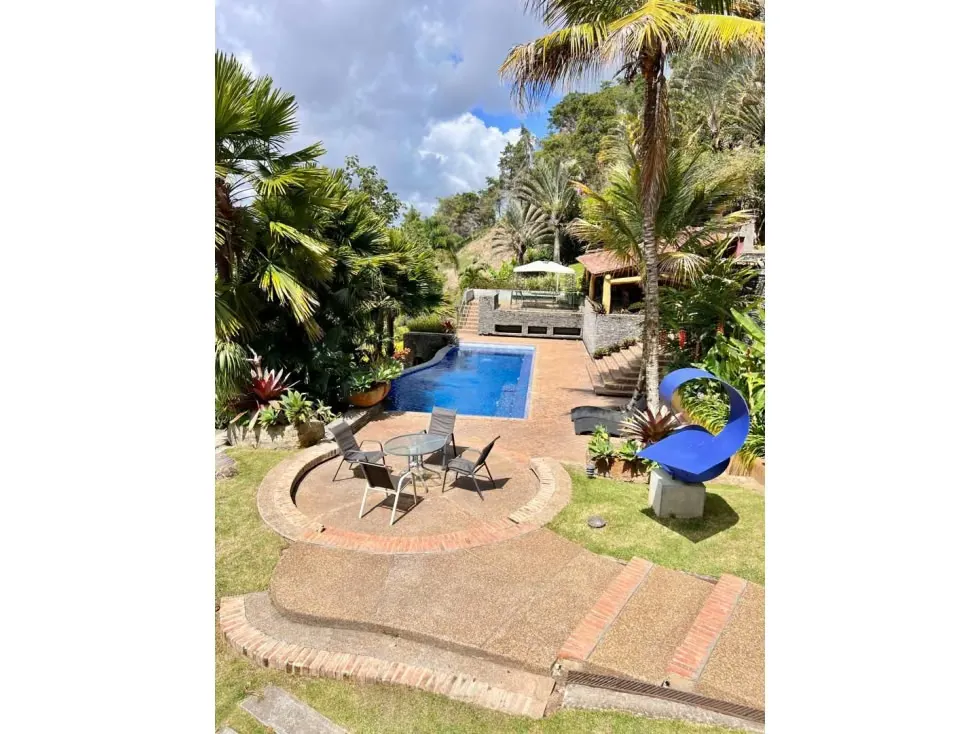 Se vende casa 27000m² (T) 9h/9b/12e La Trinidad (Sector La Granjeria) - 2
