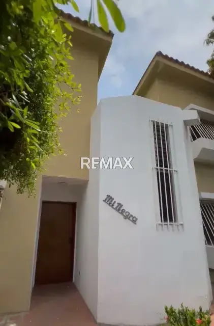 Casa en Venta Avenida Bolívar Lechería. Cerca de la playa
