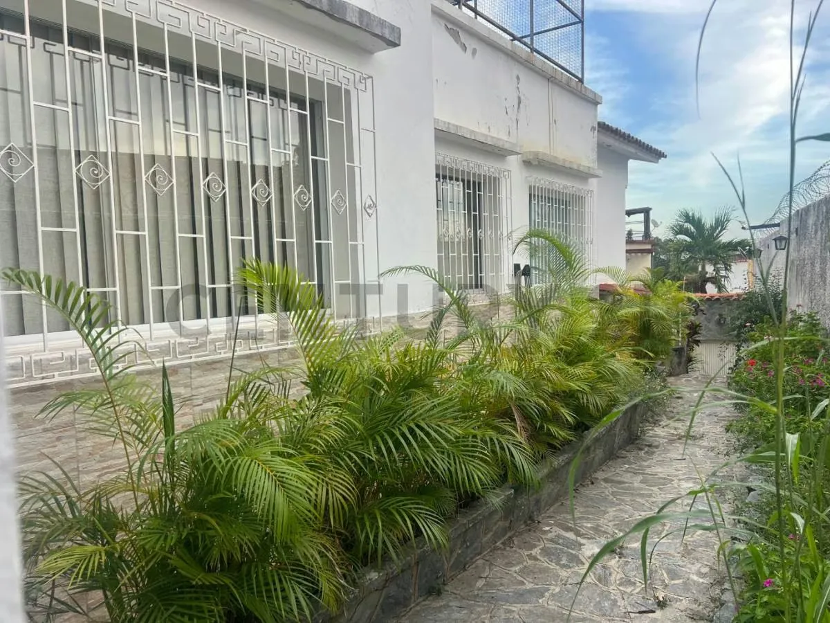 Casa 660 m² en Las Palmas · 3 niveles, anexo independiente y vista al Ávila - 28